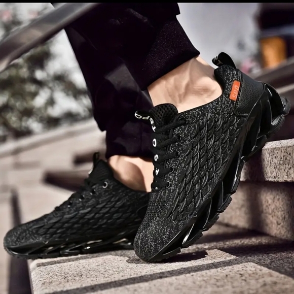 Shock Absorption Sports Shoes for Men's Outdoor Training - Picture 4 of 4